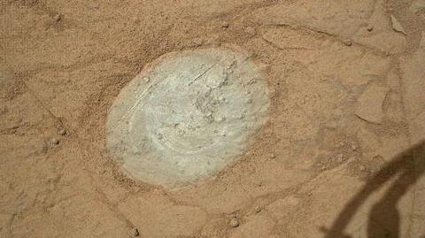 Curiosity "zamiata" na Marsie (NASA)