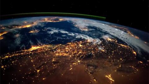 Film poklatkowy Ziemi ze stacji kosmicznej