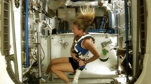 Karen Nyberg na kosmicznej bieżni