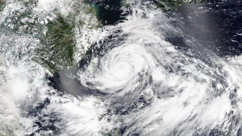 Prognozowana trasa tajfunu In-fa (Ventusky)