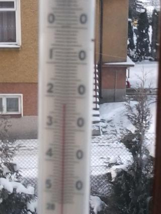 TEMPERATURA Z DNIA 11-02-2012 MIEJSCOWOŚĆ BŁONIE K. TARNOWA MAŁOPOLSKA