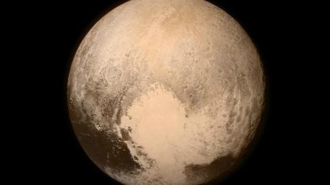 Zbliżenie się sondy kosmicznej do Plutona
