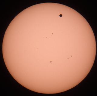 6 czerwca 2012, 6.00 rano, Wenus (czarna tarcza) na tle tarczy Słońca.