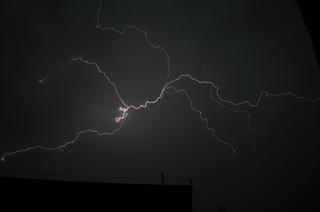 To pierwsza burza w tym roku na mazurach o 18.00 miejscowość Korsze i udało mi z fotografować  wyładowanie atmosferyczne 