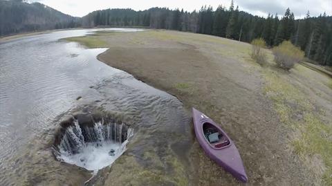 Otwór w jeziorze Lost Lake