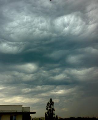 malowniczy układ chmur nad Gocławiem