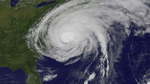 Huragan Iselle widziany z kosmosu (NASA)