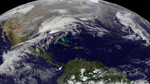 Zdjęcia satelitarne podczas tornada, jakie przeszło przez Mississipi