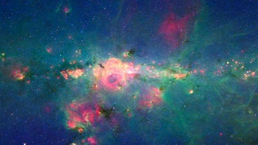 Najjaśniejszy element Drogi Mlecznej i międzygwiezdny pył, który ją otacza