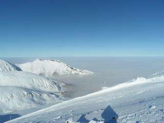 Giewont i chmury nad Zakopanym widziane z Kasprowego Wierchu.