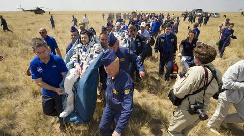 Powrót trzech astronautów na Ziemię (NASA)