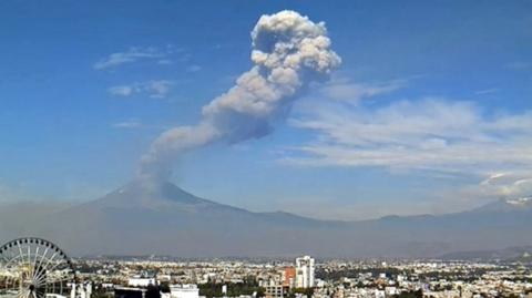 Erupcja wulkanu "El Popo"
