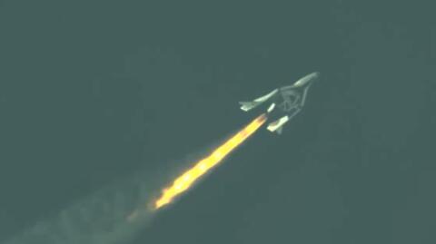 Space Ship Two odpalił swój rakietowy silnik (Virgin Galactic)