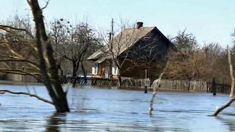 Sytuacja hydrologiczna w kraju jest trudna (TVN24)