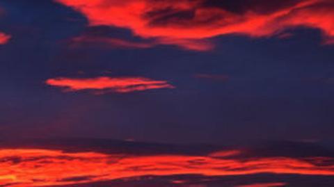 Czerwony zachód słońca zwiastuje silny wiatr?