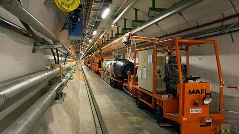 Wielki Zderzacz Hadronów od środka