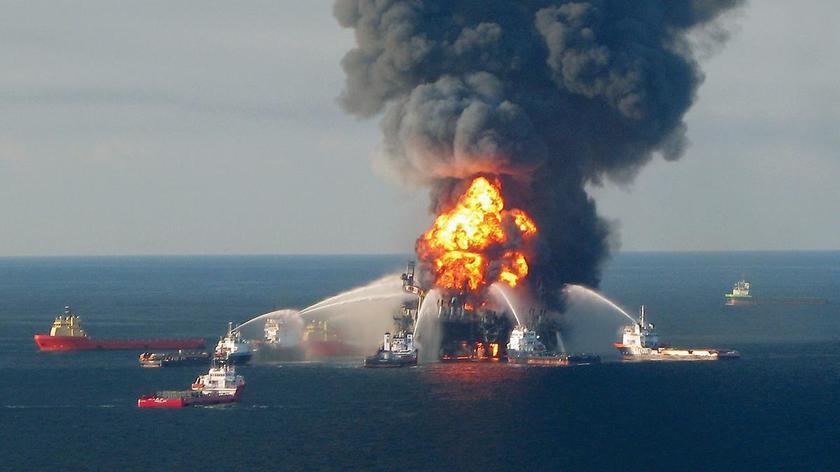 Katastrofa platformy wiertniczej w 2010 roku w Zatoce Meksykańskiej, skąd wpłynęło 666 tys. ton ropy naftowej