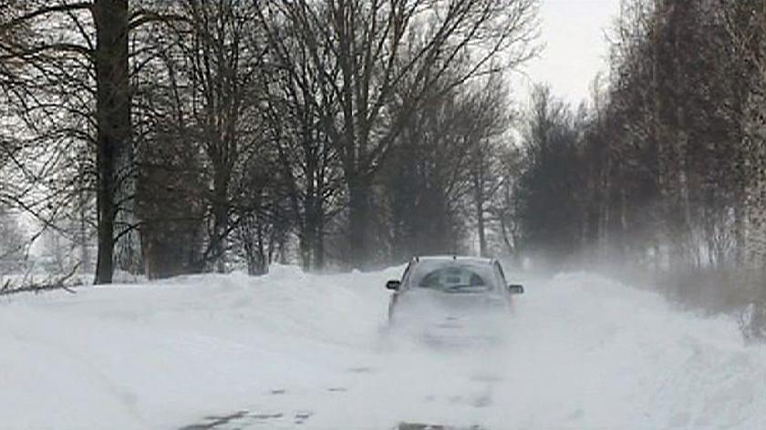13 szkół zamkniętych na Podlasiu z powodu śniegu (TVN24)
