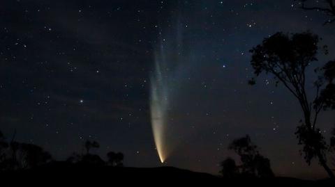 Komety często przelatują blisko nas, rysując na niebie bajkowe pióropusze