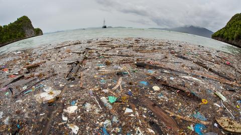 Wzrasta ilość śmieci w oceanach - materiał archiwalny