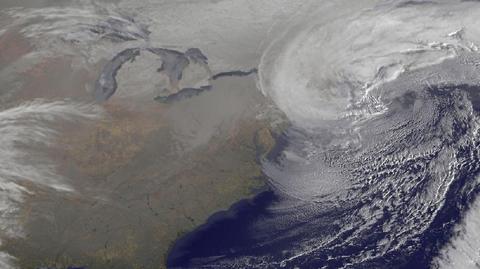 Tak powstała burza śnieżna Nemo nad USA (NASA/GOES Project)