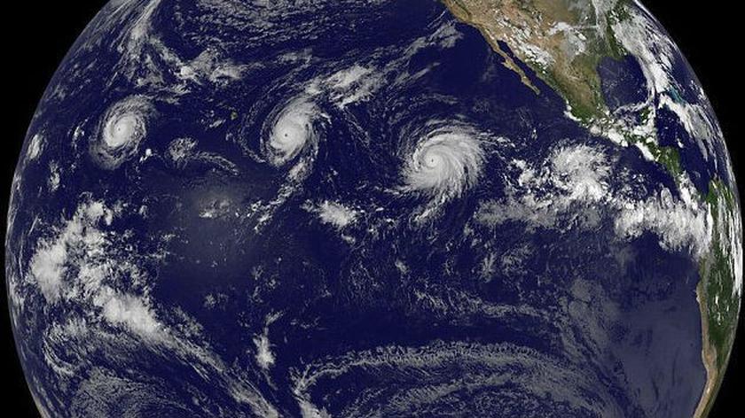 Trzy cyklony wędrują po Pacyfiku