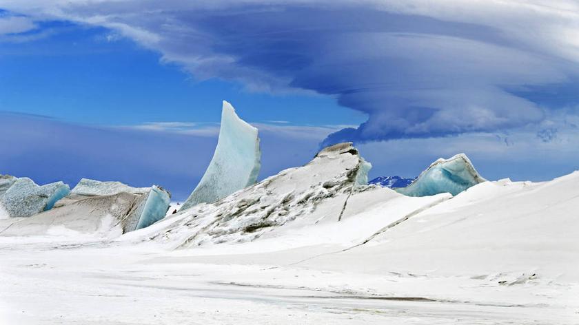 Zmiana pokrywy lodowej w Antarktyce w ciągu roku