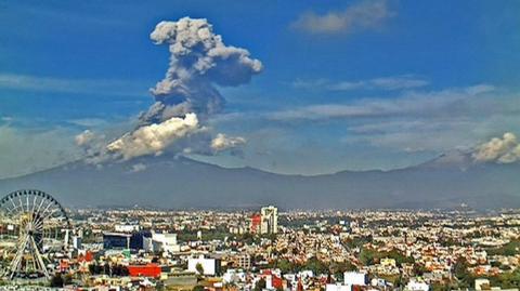 Spektakularny wybuch Popocatepetl