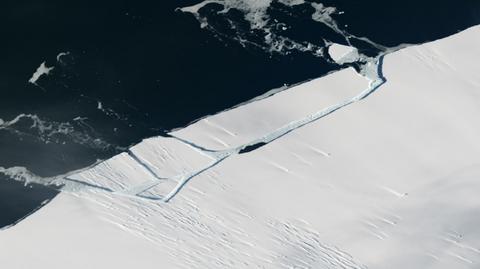 Od lodowca Pine Island oderwał się blok lodu (NASA)