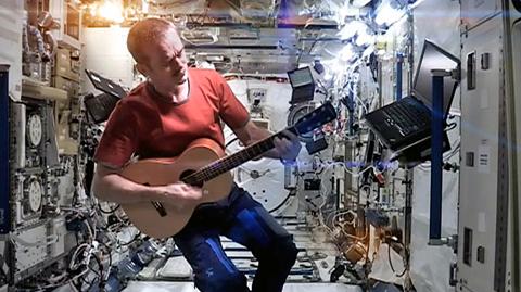 Chris Hadfield żegna się z ISS (Canadian Space Agency)