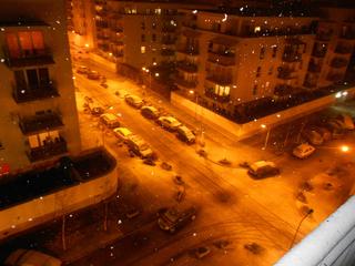 Wieczorny śnieg w Markach. Padać zaczęło około 20:30.