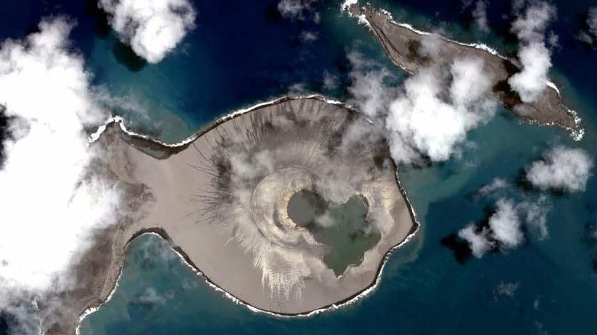 Wyspa Hunga Tonga wyłoniła się z morza