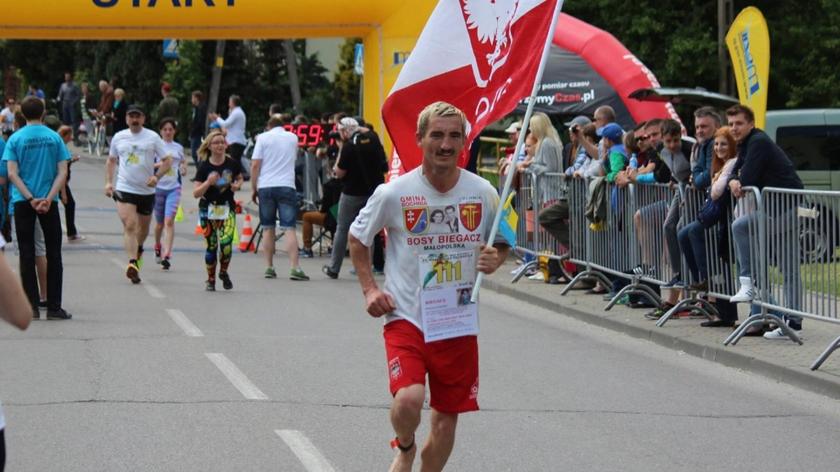 Paweł Mej, bosonogi biegacz, gościem "Rozmów w biegu"