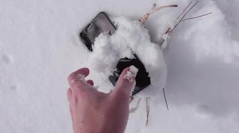 i Phone w śniegu