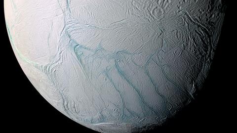 Pod powierzchnią księżyca Enceladus jest słone morze