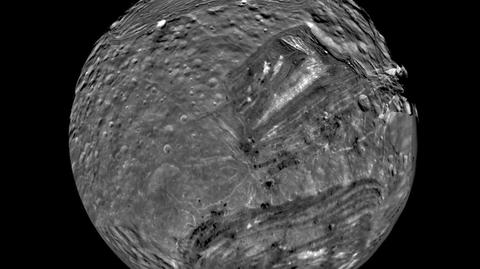 Zdeformowany księżyc Miranda (NASA)