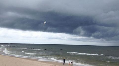 Piorun poraził 19-latka na plaży w Grzybowie