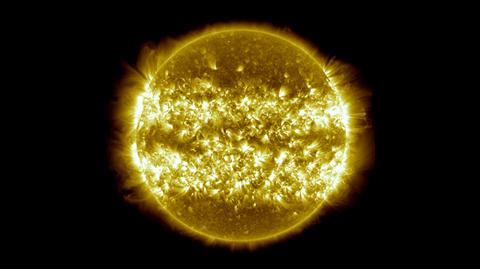 3 lata zjawisk na Słońcu w obserwacjach SDO (NASA's Goddard Space Flight Center)