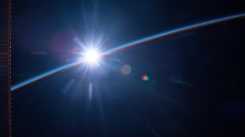 Malowniczy wschód słońca z ISS