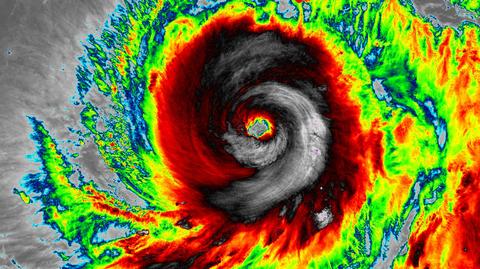 Tajfun Fanfon na zdjęciach satelitarnych