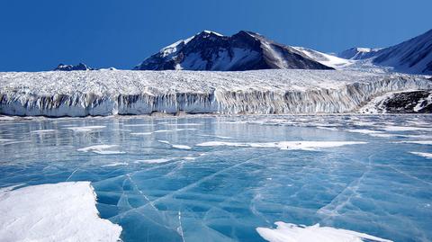 Bezkresny lodowy krajobraz Antarktydy