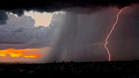 Synoptyk TVN Meteo o przyczynach weekendowych burz