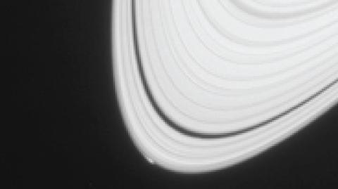 Balet księżyców Saturna na filmie NASA
