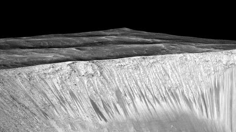 Na Marsie istnieje woda w stanie ciekłym