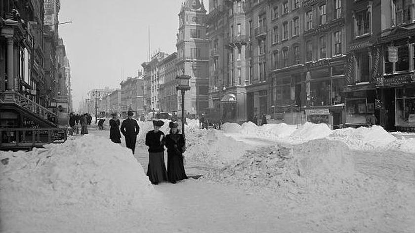 Krajobraz po śnieżycach w Nowym Jorku na archiwalnych zdjęciach