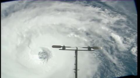 Widok na huragan Nicole z kosmosu 