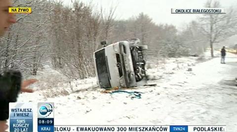 Dachowanie busa pod Białymstokiem (TVN24)