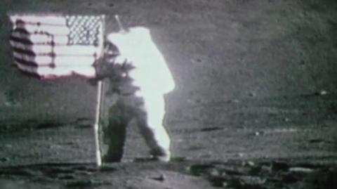 Fragment filmu dokumentalnego o lądowaniu na Księżycu (NASA)