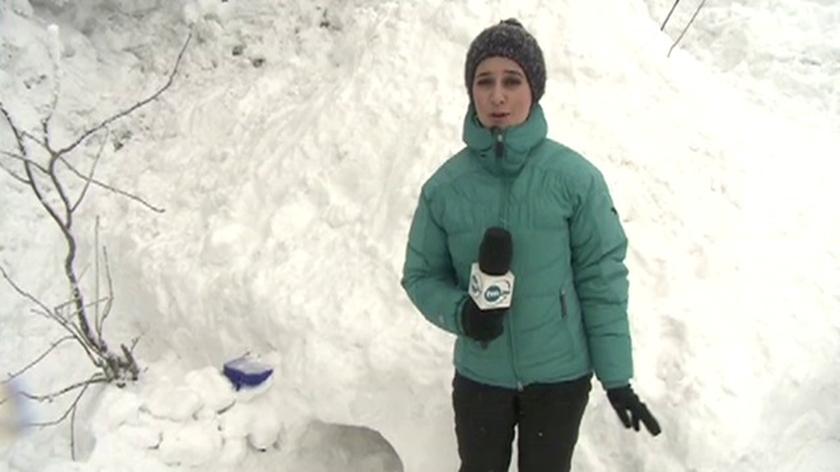 Jama w śniegu lepsza od namiotu (TVN24)