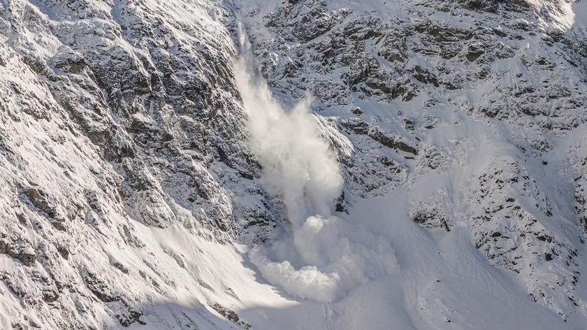 Avalanches are a deadly threat (archive video)